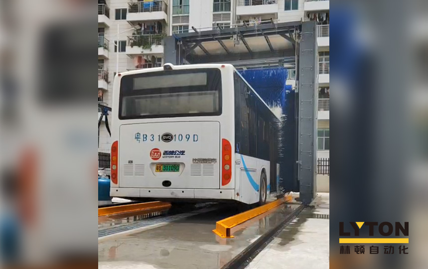 LM-360系列往复式洗车机 广泛应用于全国各大城市公交系统